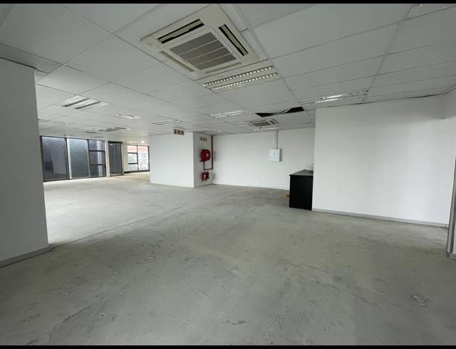 583M² OFFICE TO LET IN BRYANSTON